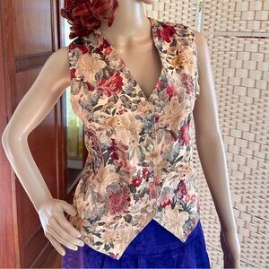 Vintage Floral Sleeveless Vest - Red and Cream